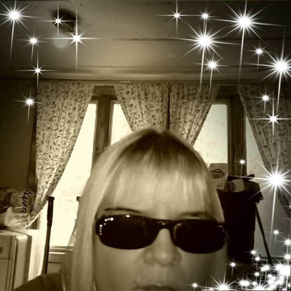 Meet your Posher, Stephanie - Picture 1 of 1